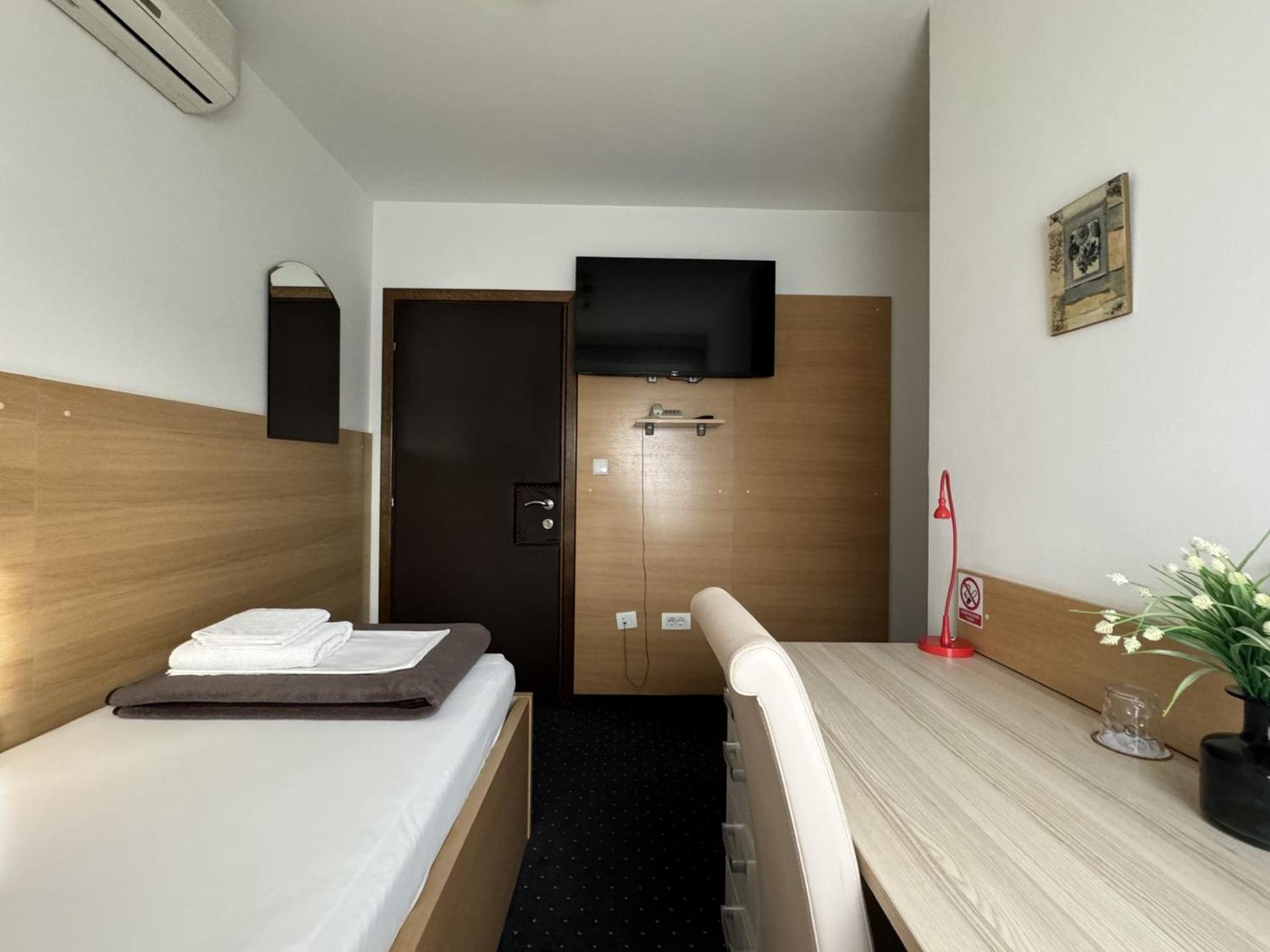 Pansion Komfor Fitea Osijek Exterior photo