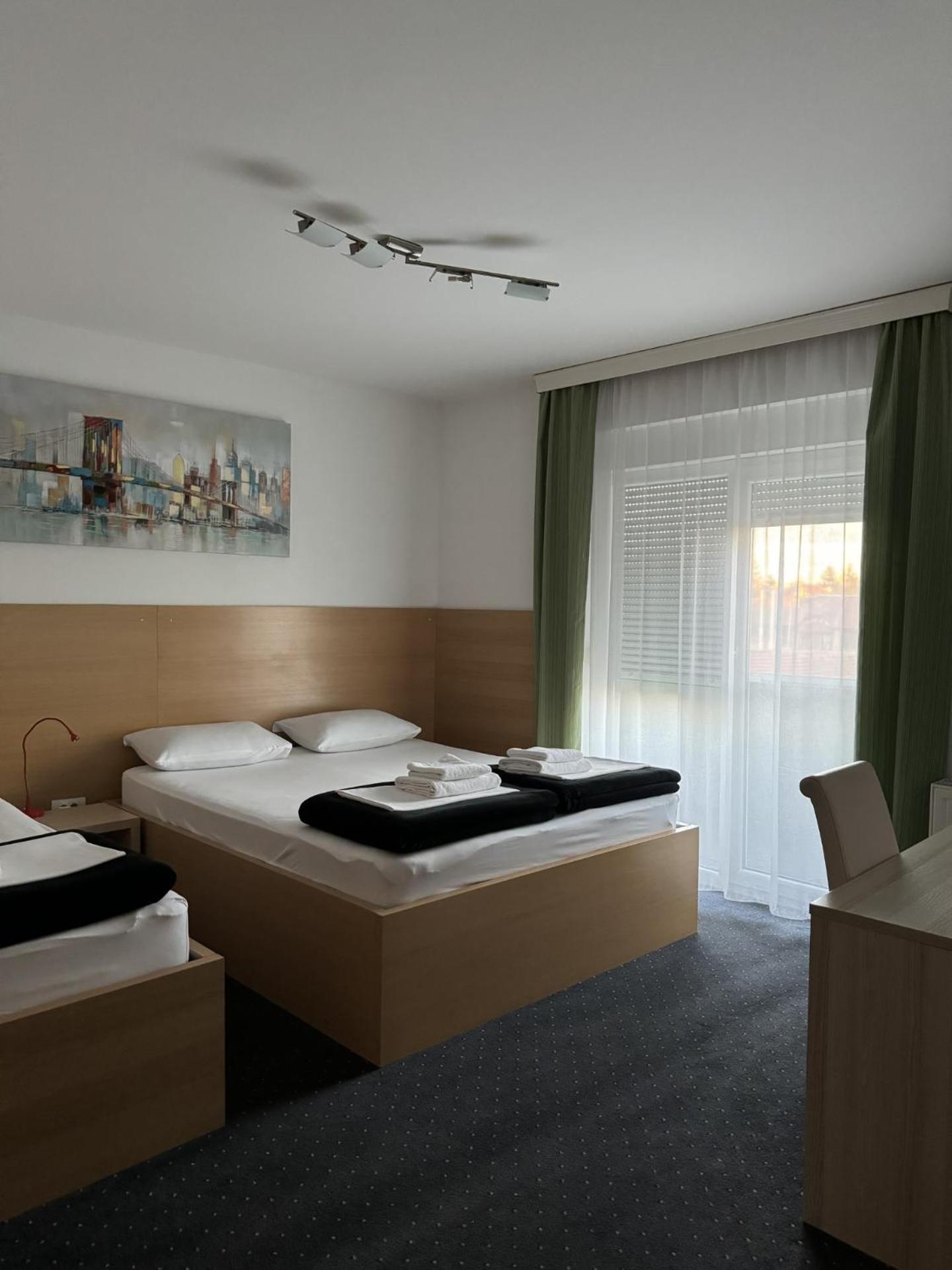 Pansion Komfor Fitea Osijek Exterior photo